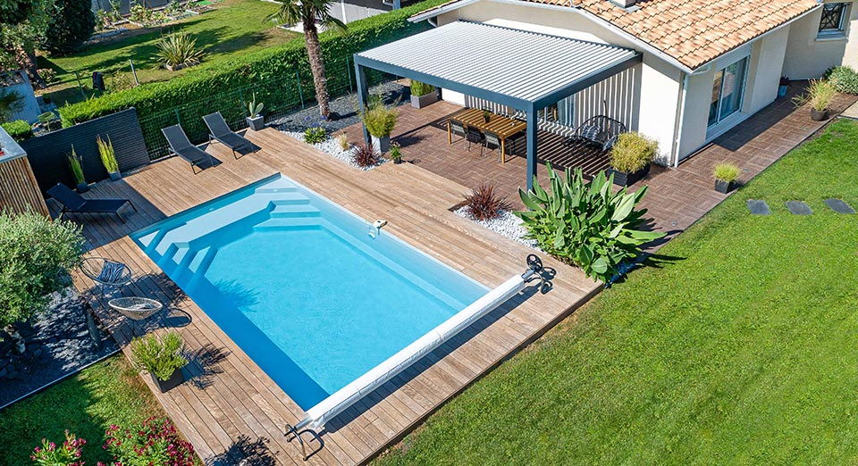 Photo d'une piscine de la marque Aboral, notre partenaire exclusif et français